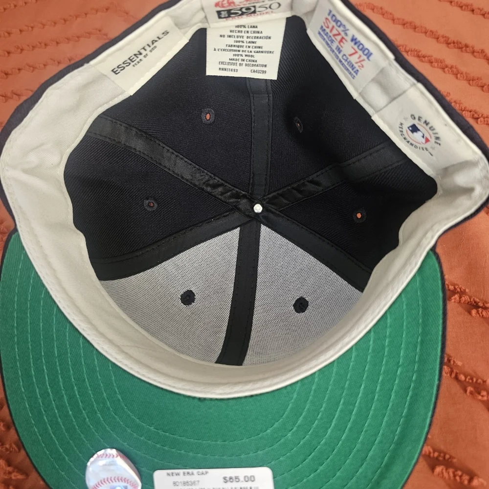 Men's Hat - Picture 3 of 4